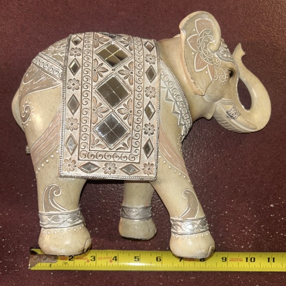 Other - Elephant Home Decor. Mirrored Blanket Lightweight Beautiful Home Decor